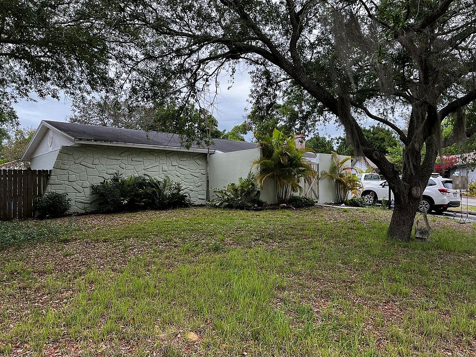 2nd image of 1020 Elmendorf Trce