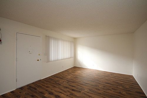 2nd image of 1350 E Washington Blvd APT 2