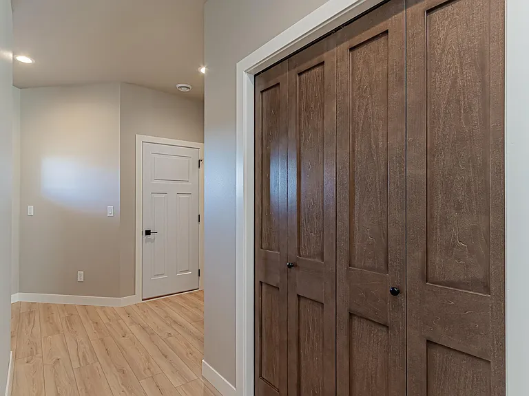 5846 James Dr W — Photo 13