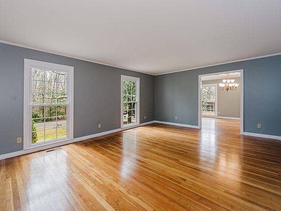 5th image of 1406 Valley Rd