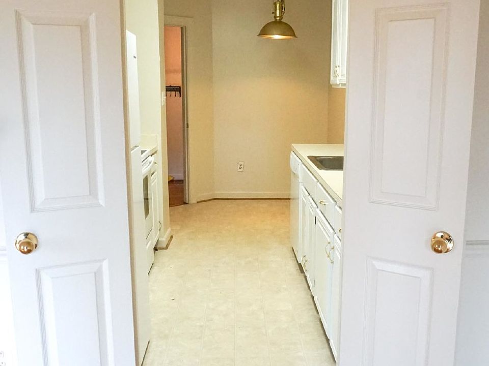 1st image of 6052 Estates Dr