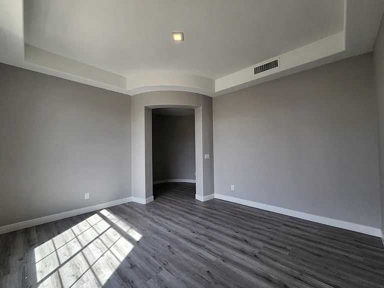7415 S 15th Dr — Photo 15