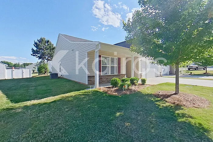 4 bed, 2.0 bath, 1800 sqft, $2,095 — Photo 3