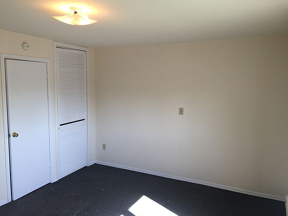 3rd image of 1627 1/2 Banks Ave