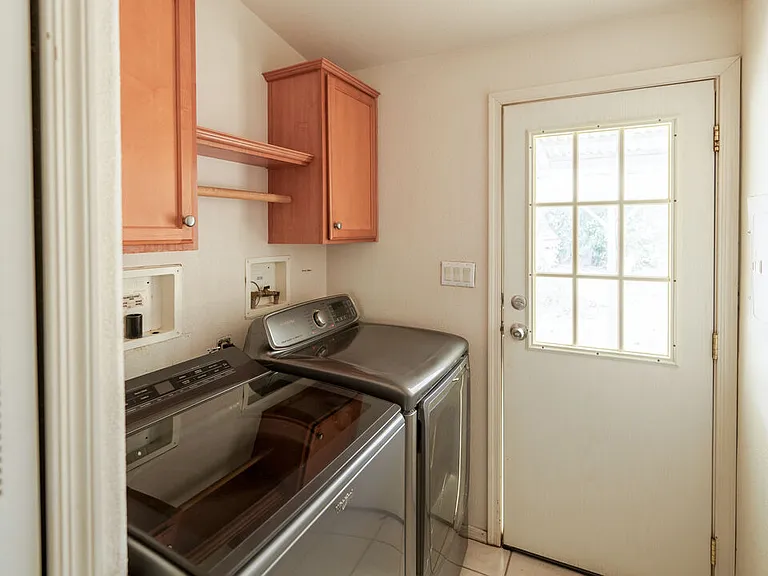 25120 Charina Ln — Photo 19