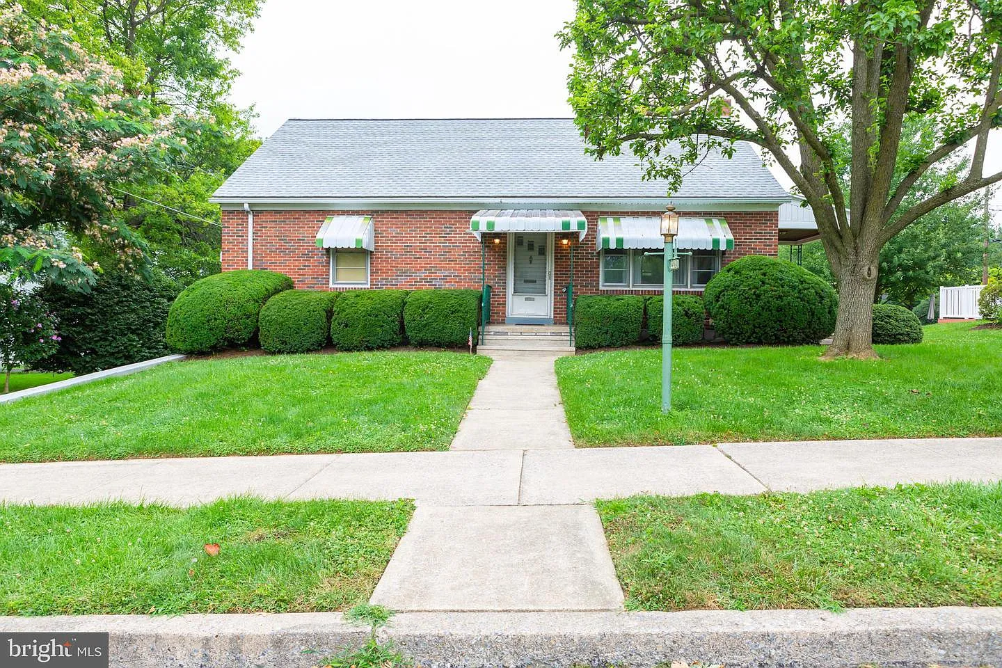 225 E Washington St photo 1
