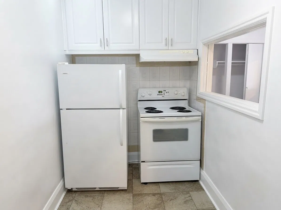 2903 Lakeshore Rd W — Photo 1