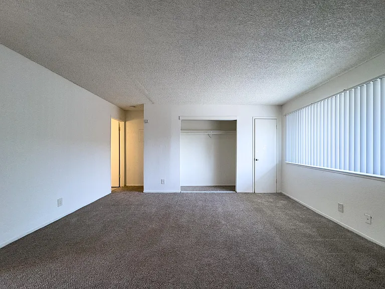 Evergreen Park Apartments — Photo 20
