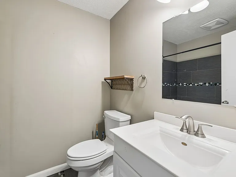 1632 Dodge St — Photo 23