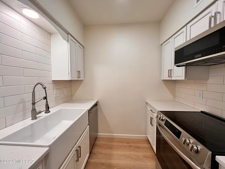 5500 N Valley View Rd #231 — Photo 11