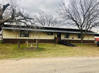 1011 Main St, Blanket, TX 76432