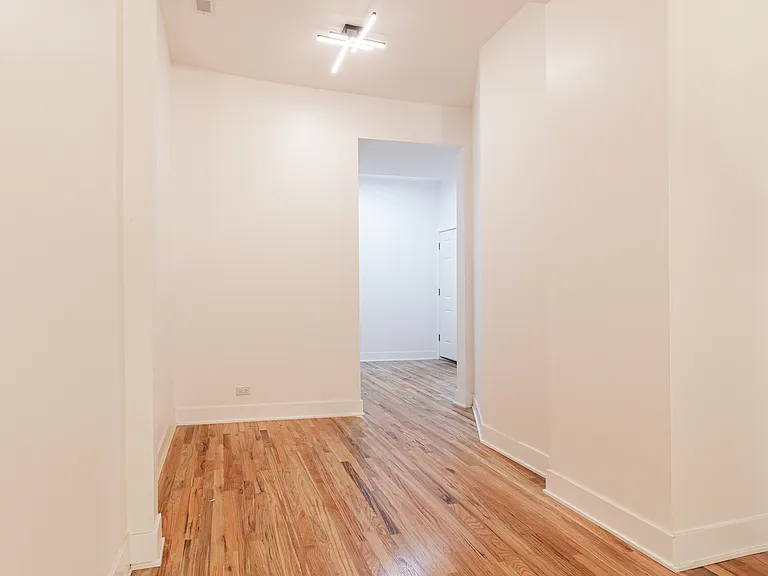 1742 N California Ave #1R — Photo 4