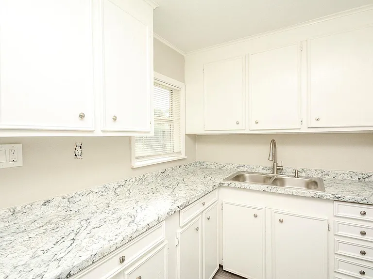 713 Wafer St — Photo 8