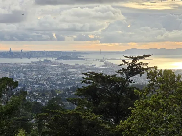 9175 Skyline Blvd, Oakland, CA 94611
