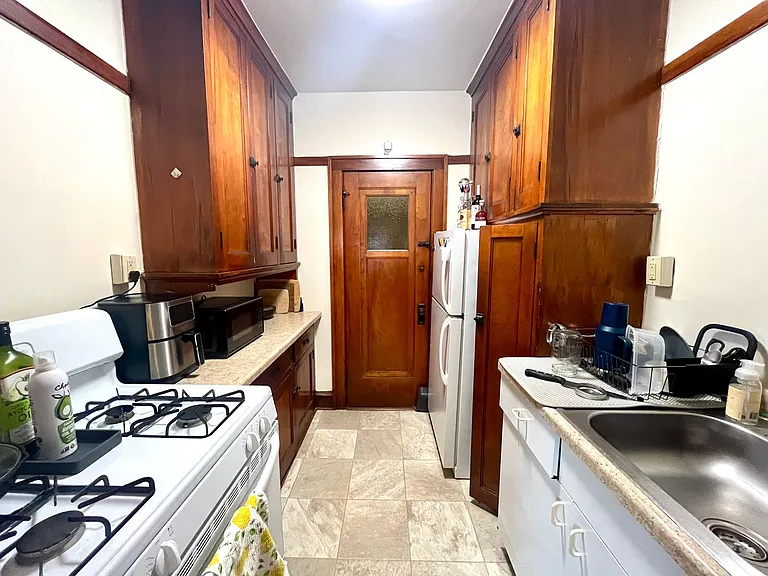 4455 N Oakland Ave — Photo 7