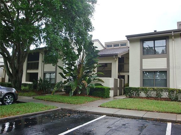 2nd image of 270 Woodlake Wynde