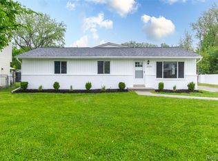32330 Robeson St, Saint Clair Shores, MI