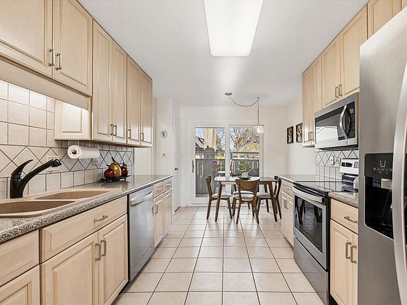 4th image of 404 Shoreline Rd #298
