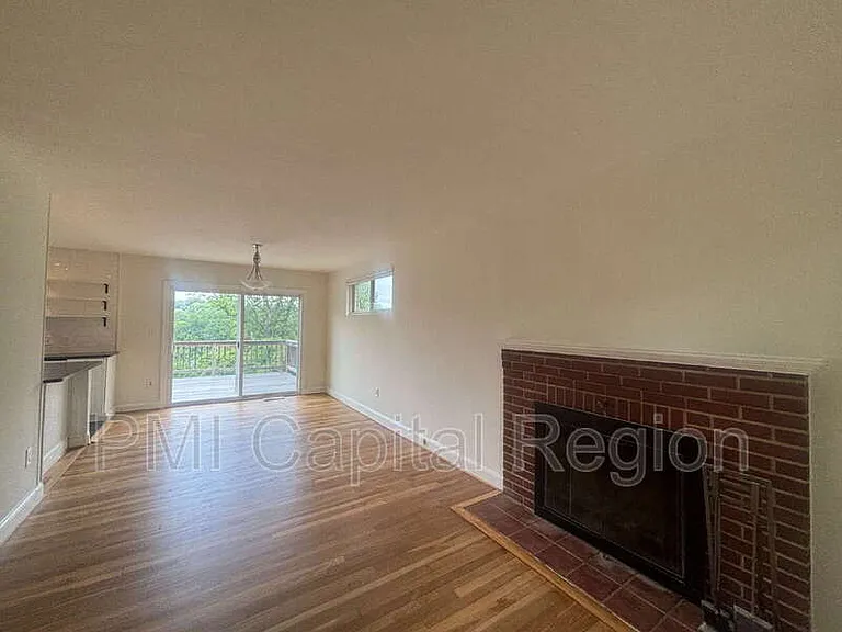 2929 Terrace Dr — Photo 3