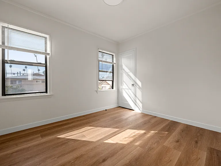 5055 Huntington Dr N #C — Photo 11