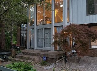 3592 Ravinewood Ct, Commerce Township, MI 48382