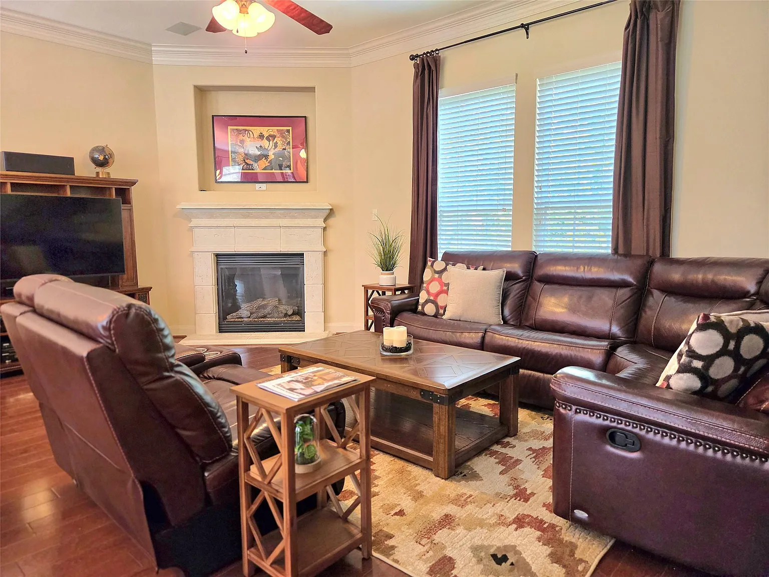 3 bed, 3.5 bath, 2600 sqft, $4,100 — Photo 4