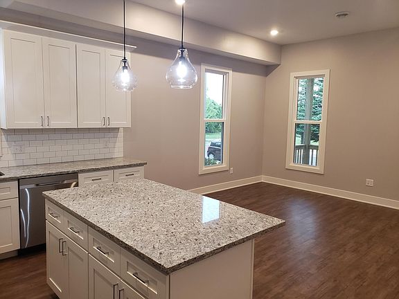 3rd image of 707 Livingston Ave NE #1