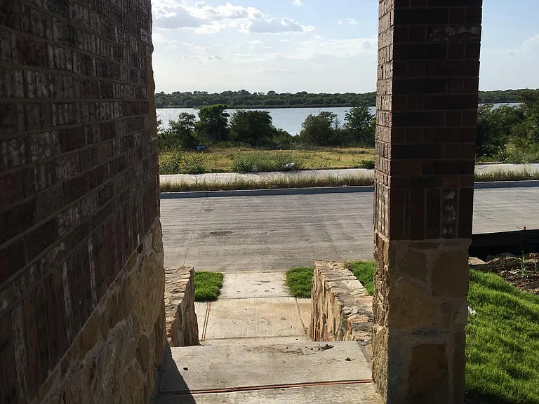 2157 Olivereta Dr — Photo 10