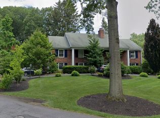 2 Newell Ct, Menands, NY 12204