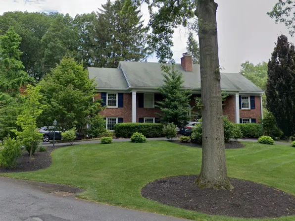 2 Newell Ct, Menands, NY 12204