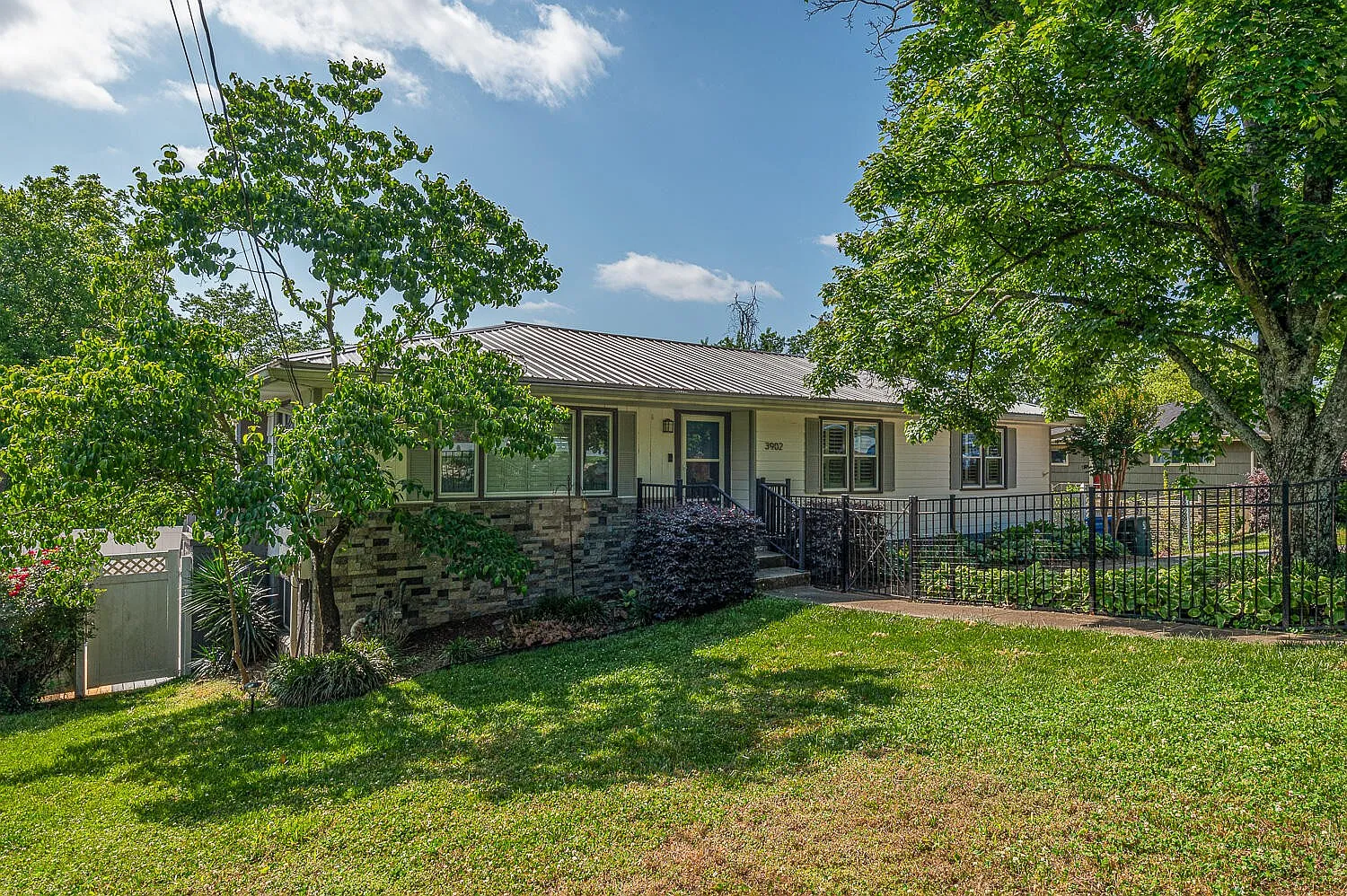 4 bed, 3.0 bath, 2794 sqft, $3,000 — Photo 1