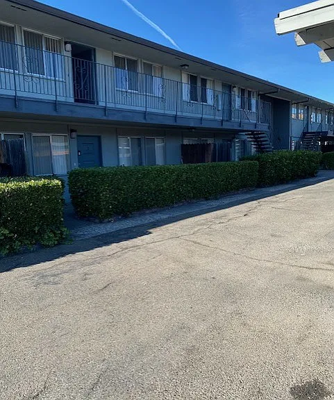 933 W Lincoln Rd — Photo 1