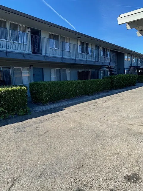 933 W Lincoln Rd