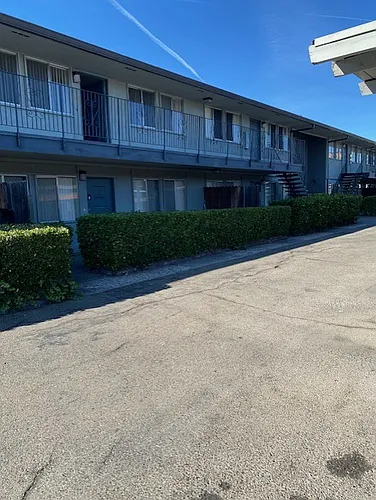 933 W Lincoln Rd Photo 1
