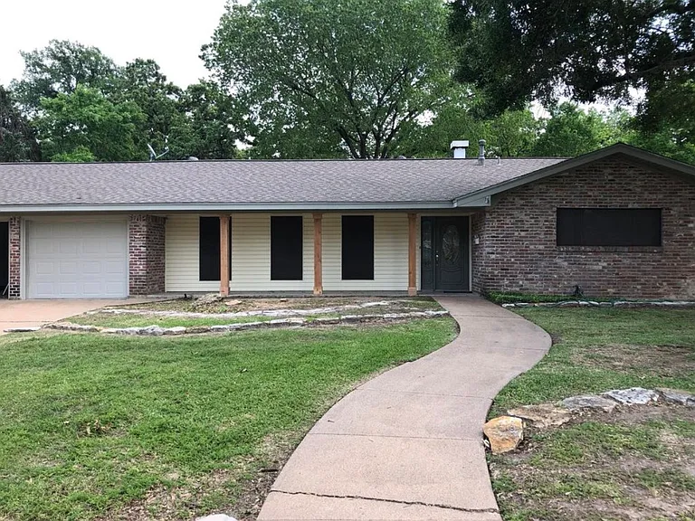 201 W Brookside Dr — Photo 1