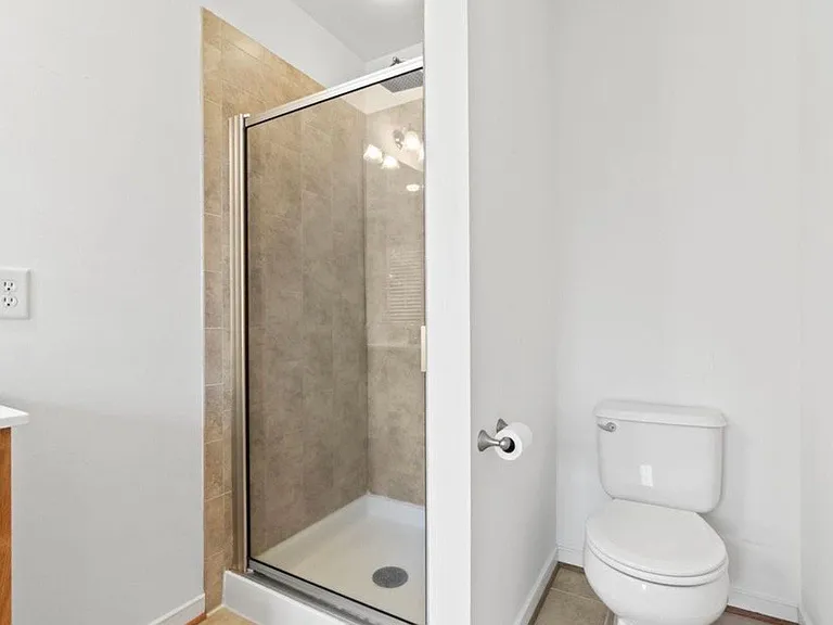205 Monroe Point Dr — Photo 13