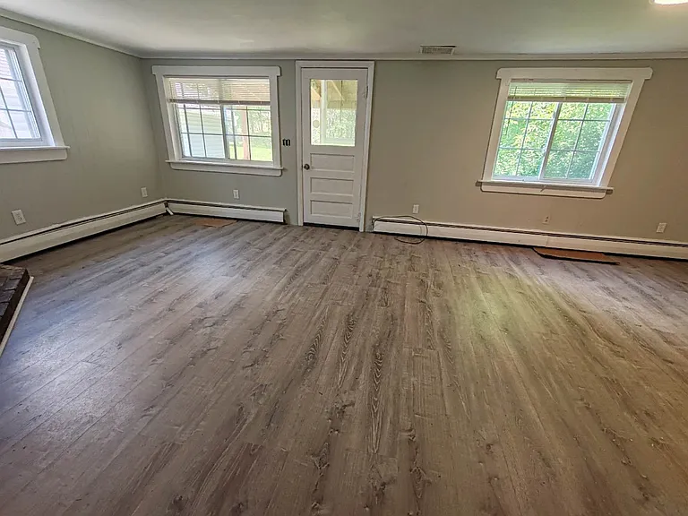 1156 Main St — Photo 2