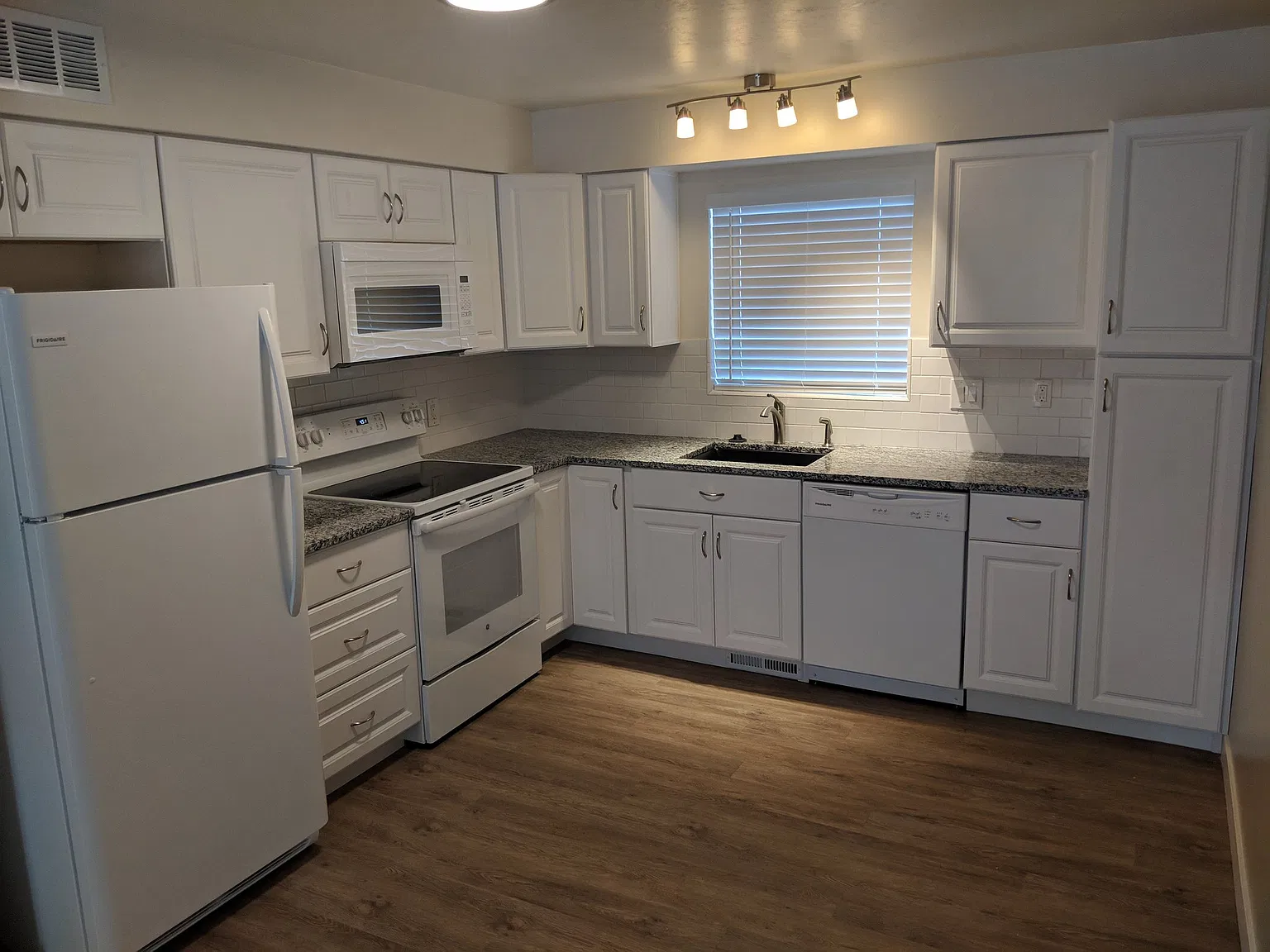 2 Bedroom 1 bathroom apartment — Photo 1