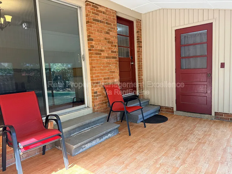 120 E Rowan St — Photo 18