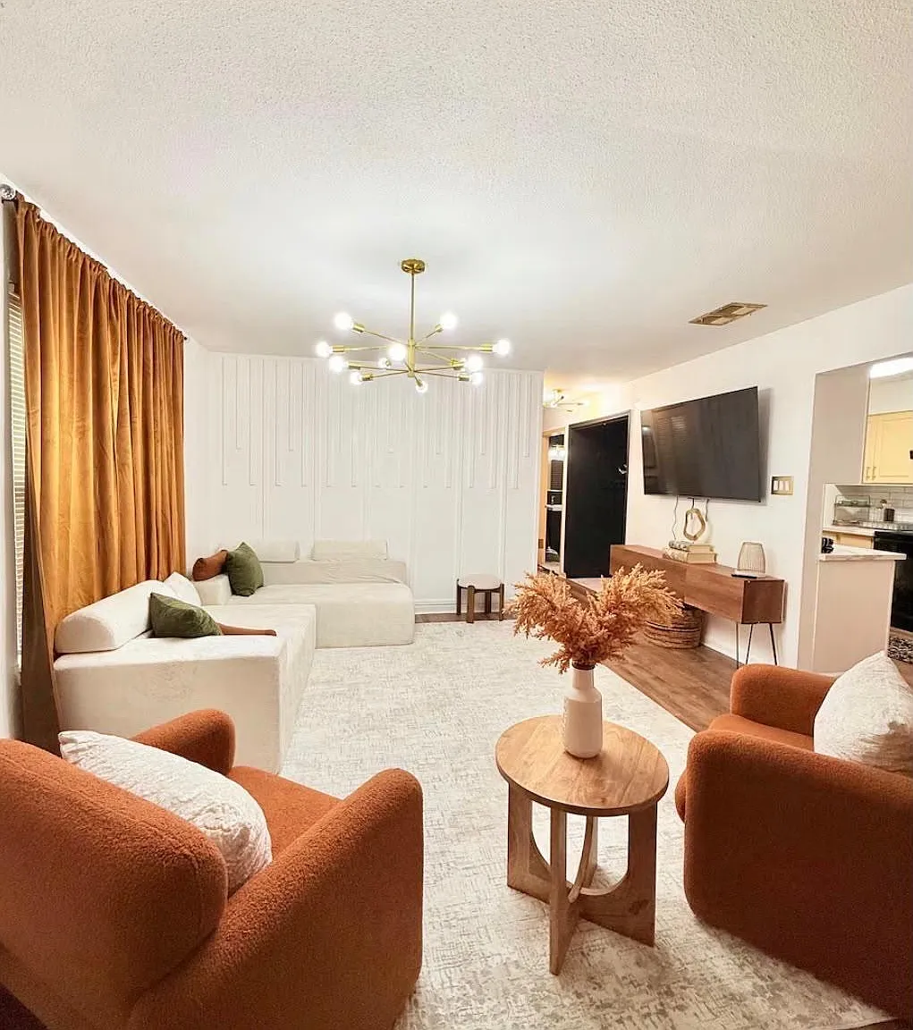 3 bed, 2.0 bath, 1048 sqft, $2,000 — Photo 2
