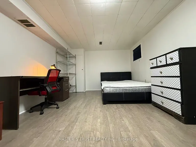16 Farmington Cres #BASEMENT — Photo 3