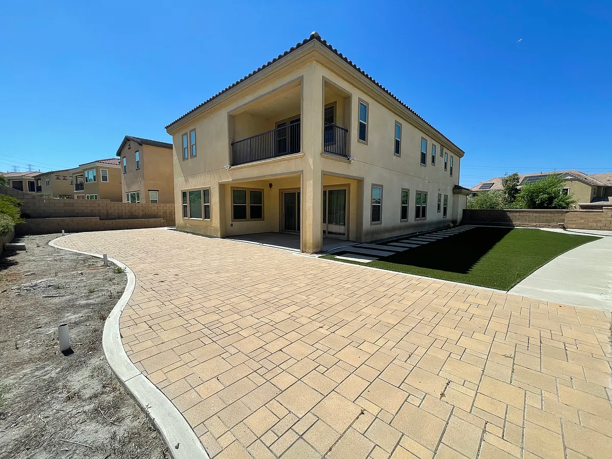 Building Photo - 6037 Amora Dr