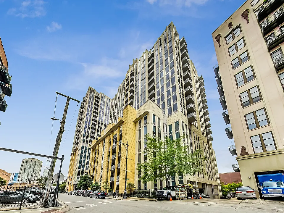 720 N Larrabee St #902