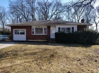 132 Brook St, Bay Shore, NY 11706