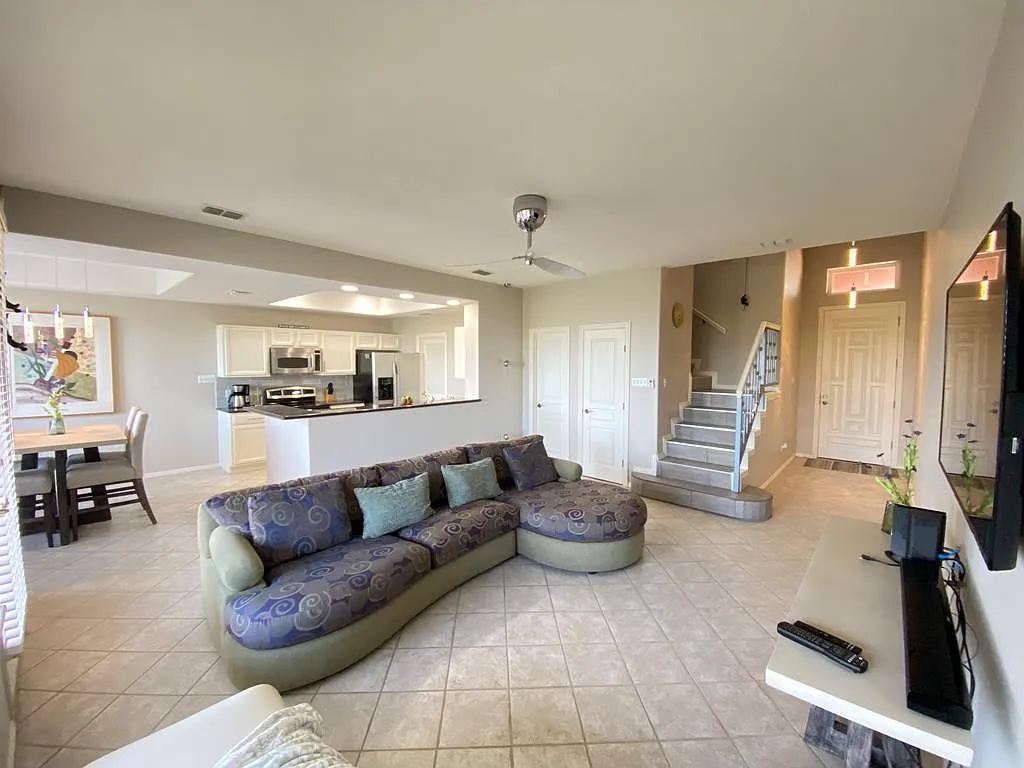 3 bed, 2.5 bath, 1736 sqft, $2,495 — Photo 3