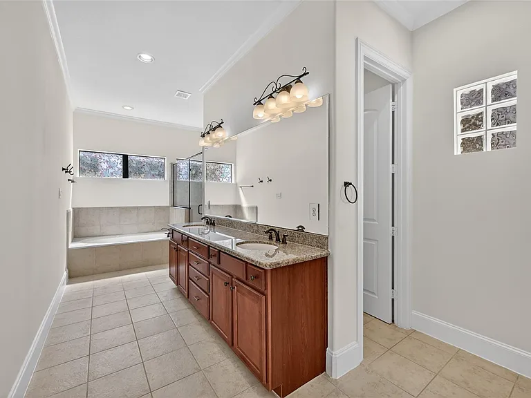 5305 Lillian St #B — Photo 18