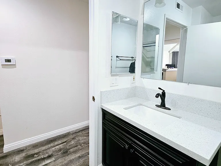 18427 Vincennes St #34 — Photo 9
