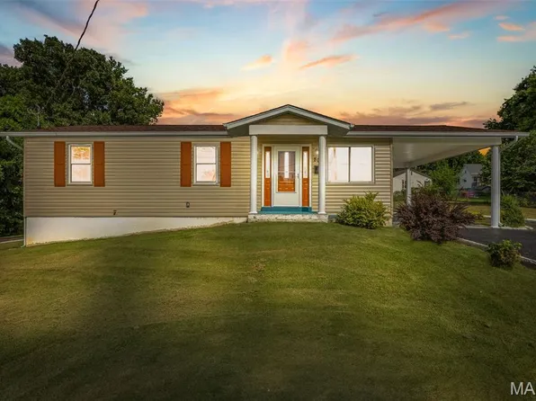 805 Blow St, De Soto, MO 63020