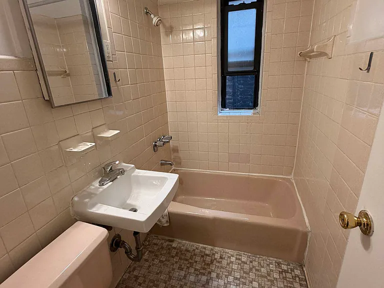 229 E 84th St #2F — Photo 5