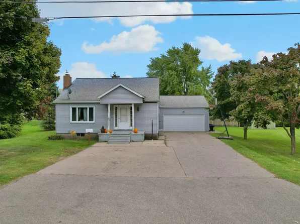 4140 N Shore Dr, Menominee, MI 49858
